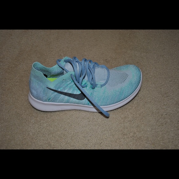 Nike turquoise sneakers. Size 7. Stretchy material. Barely worn - Picture 2 of 2